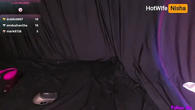 Snapshot of HotWifeNisha chatting on 10/05/25, 01:07 HotWifeNisha online show from 10/05/25, 01:07