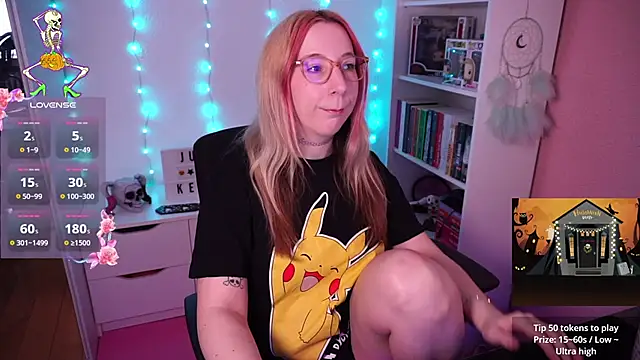 Snapshot of JustKerry chatting on 10/29/25, 09:30 JustKerry online show from 10/29/25, 09:30