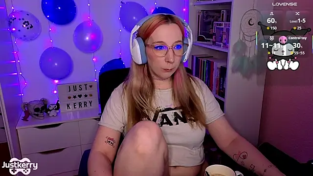 Snapshot of JustKerry chatting on 11/20/25, 01:01 JustKerry online show from 11/20/25, 01:01