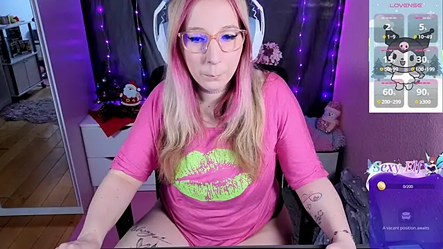 Snapshot of JustKerry chatting on 12/16/25, 09:13 JustKerry online show from 12/16/25, 09:13