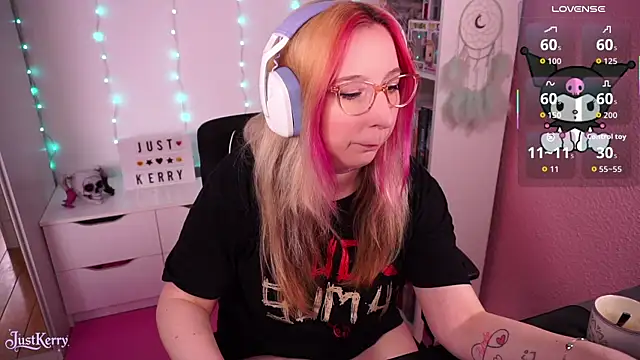 Snapshot of JustKerry chatting on 11/07/25, 09:14 JustKerry online show from 11/07/25, 09:14