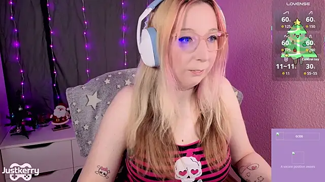 Snapshot of JustKerry chatting on 12/04/25, 10:14 JustKerry online show from 12/04/25, 10:14