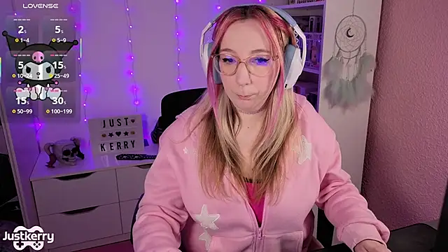 Snapshot of JustKerry chatting on 11/13/25, 11:25 JustKerry online show from 11/13/25, 11:25