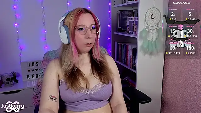 Snapshot of JustKerry chatting on 11/10/25, 09:03 JustKerry online show from 11/10/25, 09:03