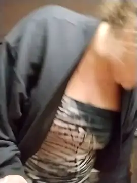 Snapshot of MissMagicMushroom chatting on 12/19/24, 08:34 MissMagicMushroom online show from 12/19/24, 08:34