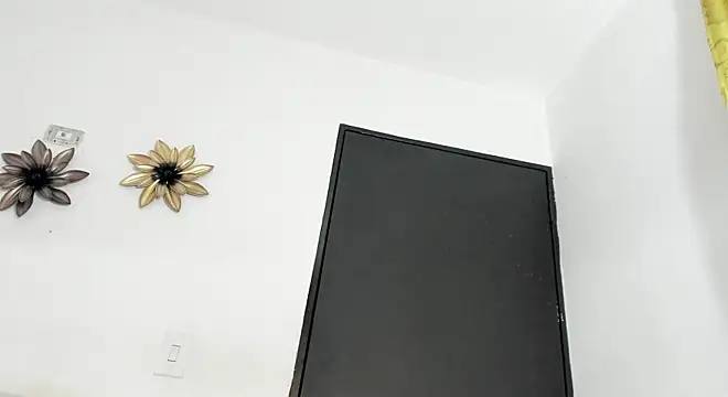 Snapshot of sarita_loven chatting on 03/05/25, 08:00 sarita loven online show from 03/05/25, 08:00