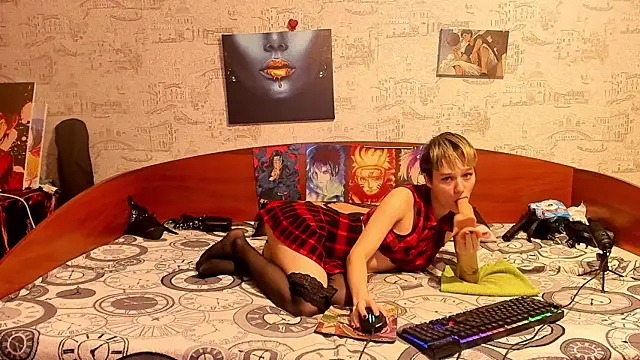 Snapshot of KagamiTayga chatting on 10/04/25, 02:24 KagamiTayga online show from 10/04/25, 02:24