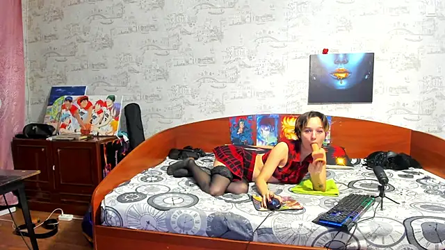 Snapshot of KagamiTayga chatting on 12/02/25, 02:45 KagamiTayga online show from 12/02/25, 02:45