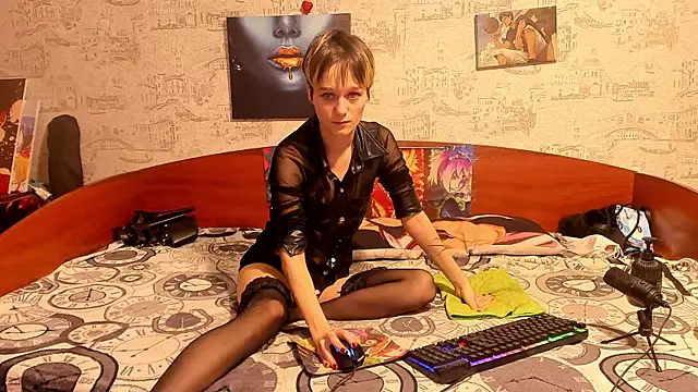 Snapshot of KagamiTayga chatting on 10/18/25, 02:57 KagamiTayga online show from 10/18/25, 02:57