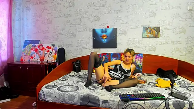 Snapshot of KagamiTayga chatting on 09/16/25, 08:37 KagamiTayga online show from 09/16/25, 08:37