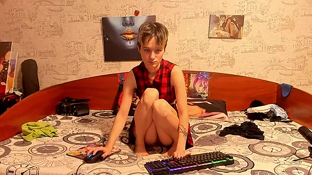 Snapshot of KagamiTayga chatting on 10/07/25, 02:23 KagamiTayga online show from 10/07/25, 02:23