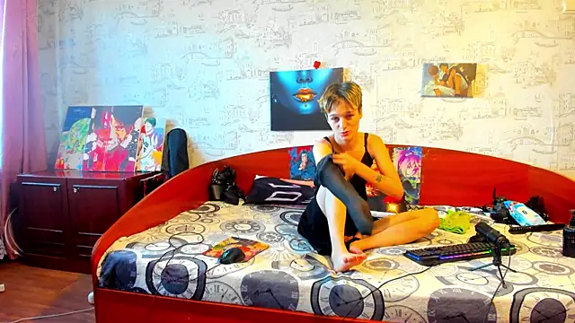 Snapshot of KagamiTayga chatting on 09/13/25, 08:36 KagamiTayga online show from 09/13/25, 08:36