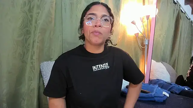 Snapshot of iriss_25 chatting on 03/04/25, 12:44 iriss 25 online show from 03/04/25, 12:44