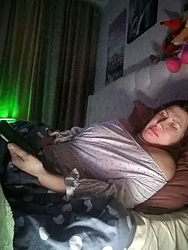 Snapshot of ROXOLANAA_SEXY chatting on 11/23/25, 01:04 ROXOLANAA SEXY online show from 11/23/25, 01:04