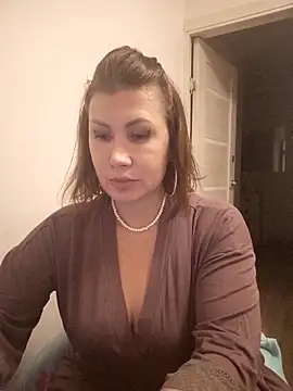 Snapshot of ROXOLANAA_SEXY chatting on 10/23/25, 08:40 ROXOLANAA SEXY online show from 10/23/25, 08:40