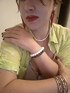 Snapshot of ROXOLANAA_SEXY chatting on 10/22/25, 05:23 ROXOLANAA SEXY online show from 10/22/25, 05:23