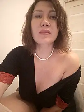 Snapshot of ROXOLANAA_SEXY chatting on 11/11/25, 06:03 ROXOLANAA SEXY online show from 11/11/25, 06:03