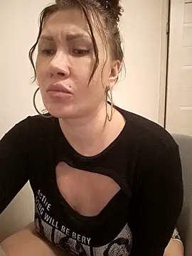 Snapshot of ROXOLANAA_SEXY chatting on 12/13/25, 08:04 ROXOLANAA SEXY online show from 12/13/25, 08:04