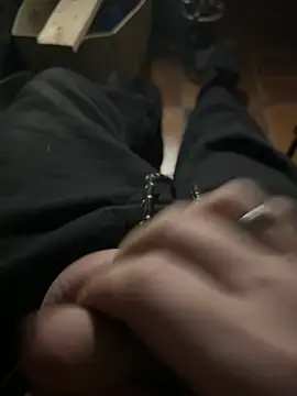 Snapshot of kleinerAlex chatting on 02/24/25, 05:11 kleinerAlex online show from 02/24/25, 05:11