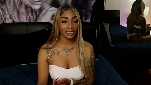 emely brandon online show from 11/11/25, 04:51