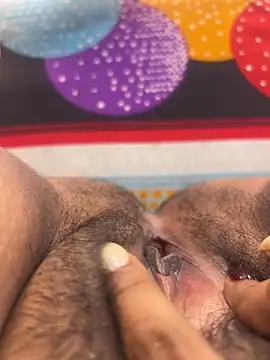 Snapshot of Sexyvarsha143 chatting on 10/03/25, 07:21 Sexyvarsha143 online show from 10/03/25, 07:21