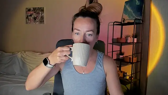 RebeccaMartinez online show from 10/06/25, 10:49