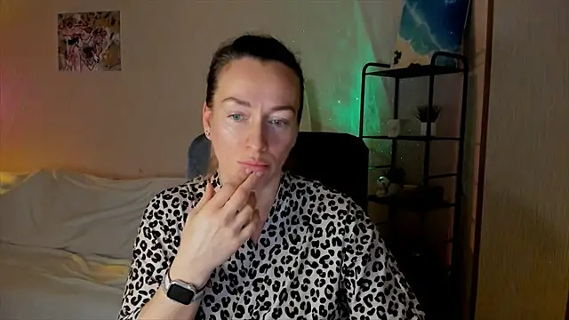 RebeccaMartinez online show from 11/28/25, 12:27