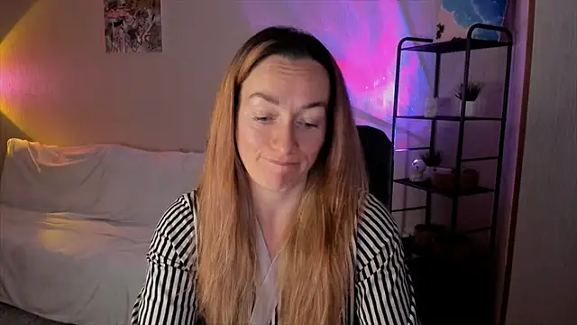 RebeccaMartinez online show from 12/14/25, 08:09