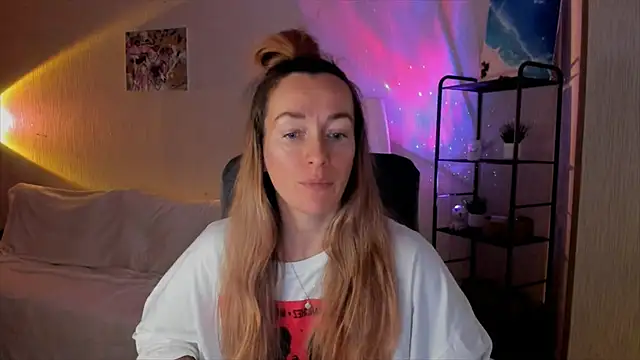 RebeccaMartinez online show from 12/19/25, 10:17