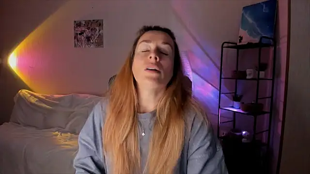 RebeccaMartinez online show from 10/26/25, 11:10