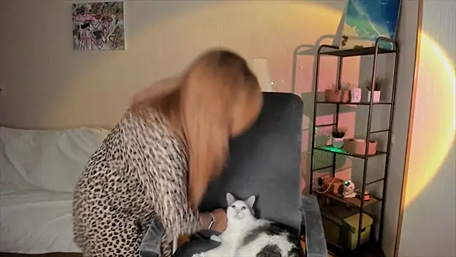 RebeccaMartinez online show from 09/29/25, 10:54