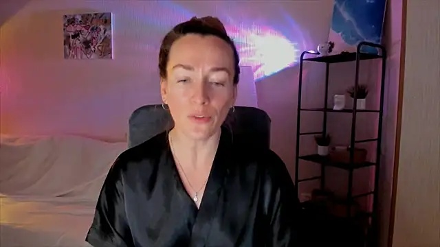 RebeccaMartinez online show from 11/19/25, 08:47