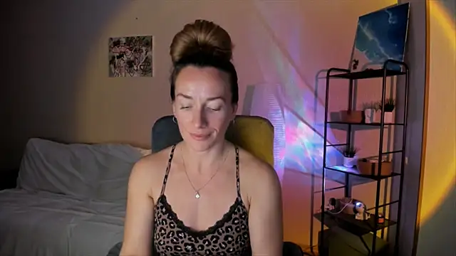 RebeccaMartinez online show from 10/13/25, 11:23