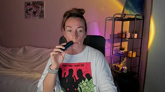 RebeccaMartinez online show from 09/10/25, 12:15