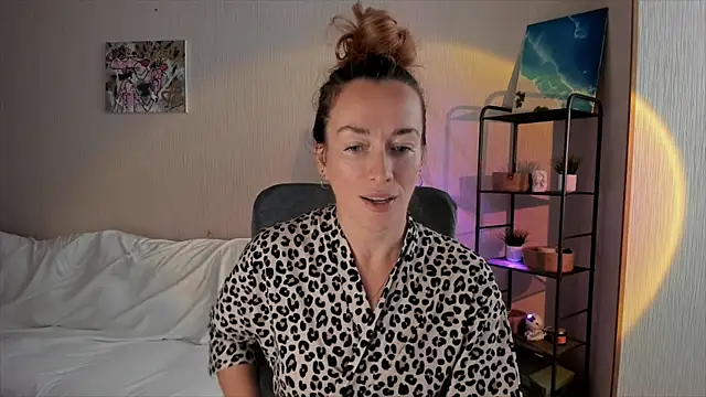 RebeccaMartinez online show from 09/28/25, 06:31