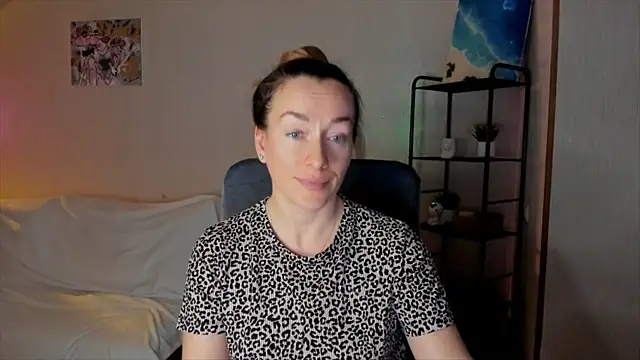 RebeccaMartinez online show from 12/01/25, 07:31