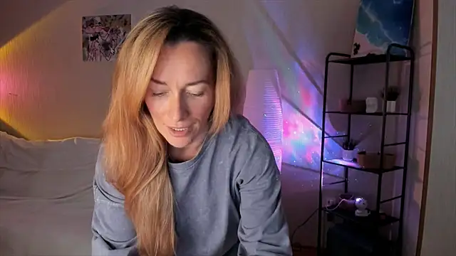 RebeccaMartinez online show from 10/25/25, 10:03