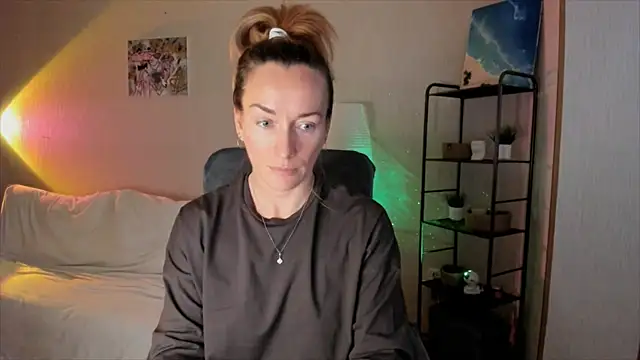 RebeccaMartinez online show from 11/02/25, 11:26