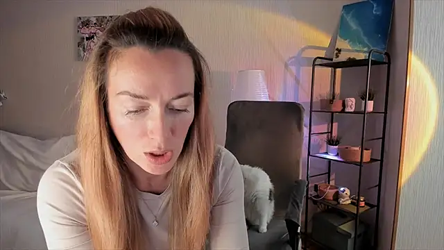 RebeccaMartinez online show from 09/30/25, 10:32