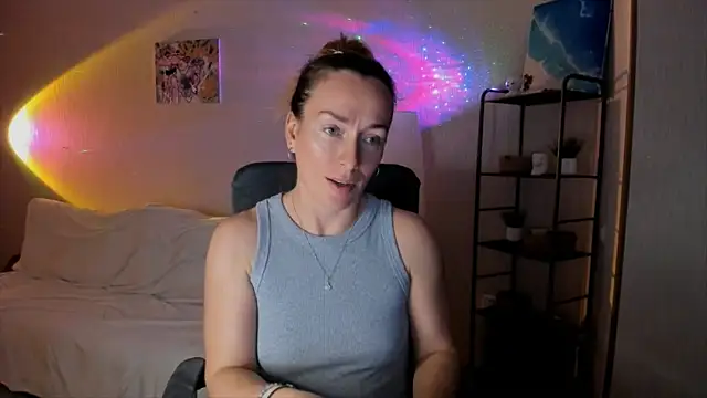 RebeccaMartinez online show from 11/04/25, 12:42