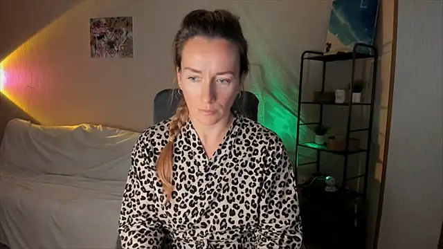 RebeccaMartinez online show from 10/24/25, 09:30