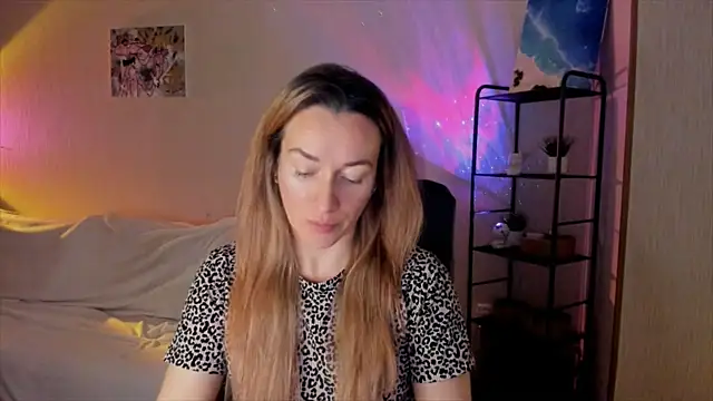 RebeccaMartinez online show from 12/04/25, 07:40