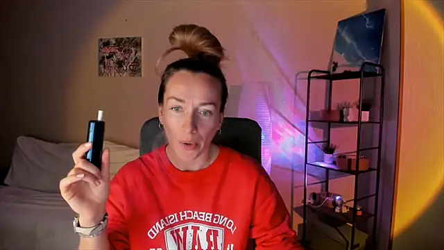 RebeccaMartinez online show from 10/12/25, 08:59