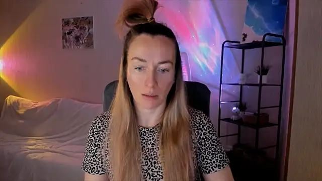 RebeccaMartinez online show from 12/15/25, 05:57