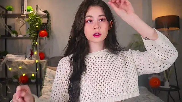 AuroraMari online show from 10/27/25, 11:16