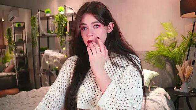 AuroraMari online show from 11/08/25, 11:30