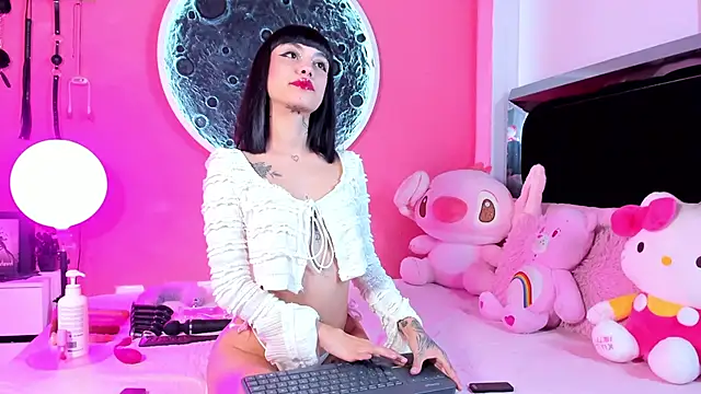 Snapshot of chloe_loggan chatting on 09/19/25, 10:58 chloe loggan online show from 09/19/25, 10:58