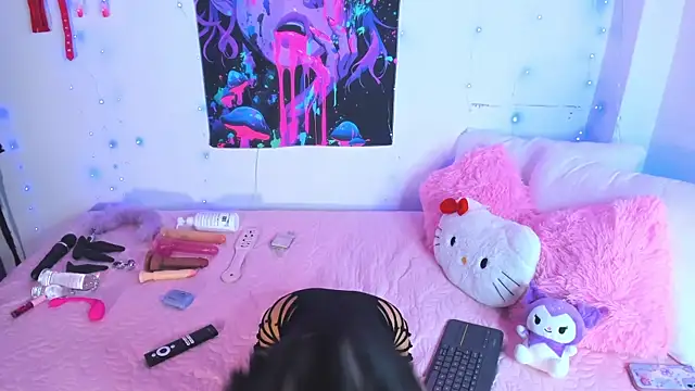 Snapshot of chloe_loggan chatting on 03/08/25, 08:00 chloe loggan online show from 03/08/25, 08:00