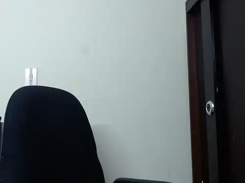 Snapshot of emilysamantha_8 chatting on 02/17/26, 05:05 emilysamantha 8 online show from 02/17/26, 05:05