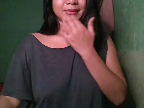 Snapshot of _smiling4u_ chatting on 10/21/25, 02:27 smiling4u online show from 10/21/25, 02:27